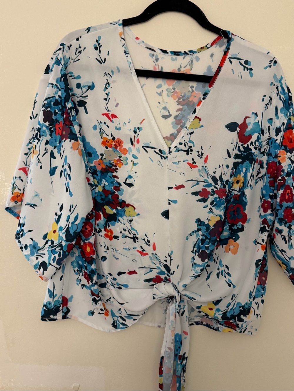 Source Unknown White Floral Tie-Front V-Neck Blouse